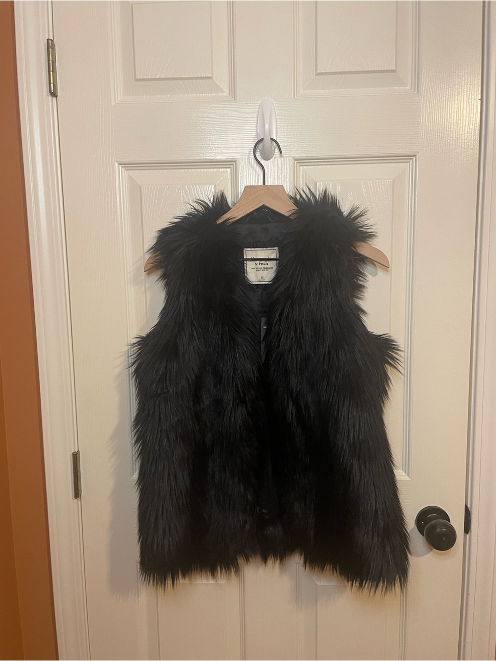 Abercrombie & Fitch Faux Fur Satin Vest in Black Mobwife Size Medium NWT - Picture 2 of 8